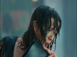 Un bonheur n'arrive jamais seul (Happiness Never Comes Alone)