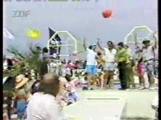 The War between Men and Women,  Fernschgarten