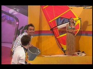 MOM : Holly Willoughby wet